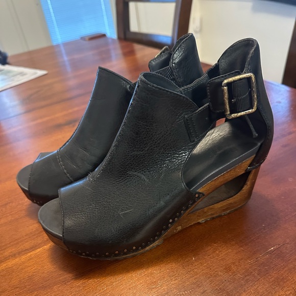 Dansko Black Sable Wedge Sandals 8 (38) - Picture 2 of 5